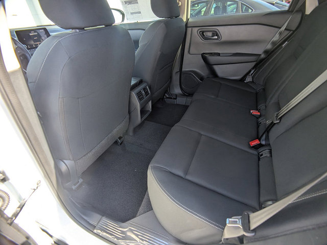 Vehicle image 11 of 27