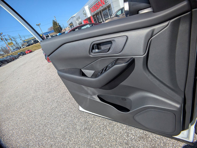 Vehicle image 19 of 27
