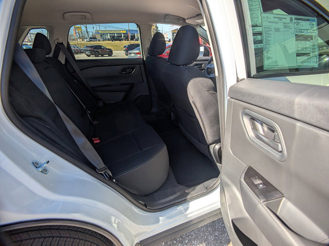 Vehicle image 13 of 27