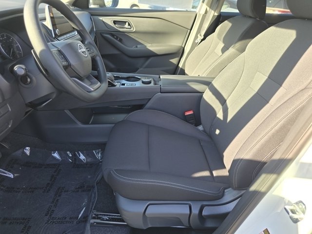 Vehicle image 24 of 32