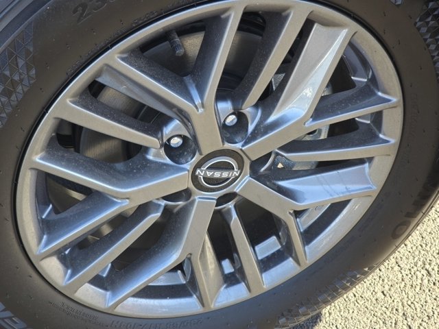 Vehicle image 11 of 32