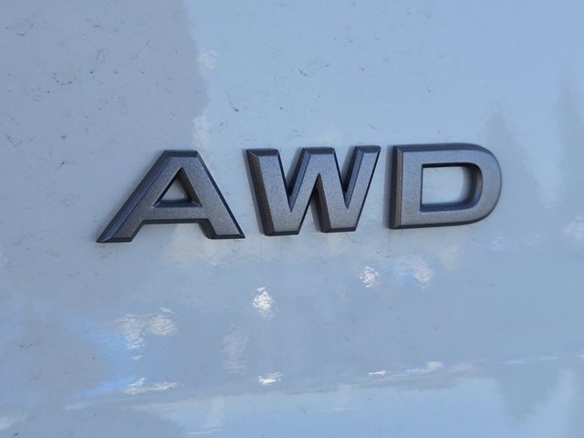 Vehicle image 10 of 32