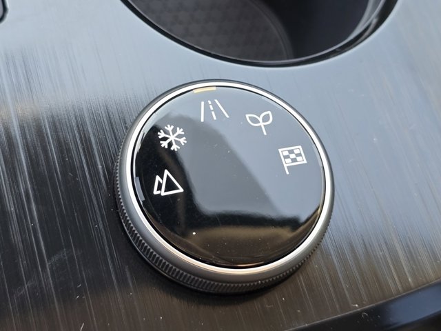 Vehicle image 6 of 32