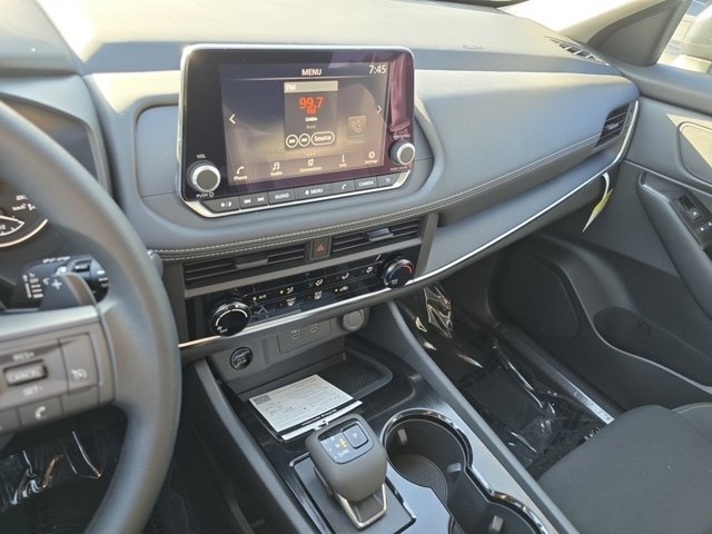 Vehicle image 28 of 32
