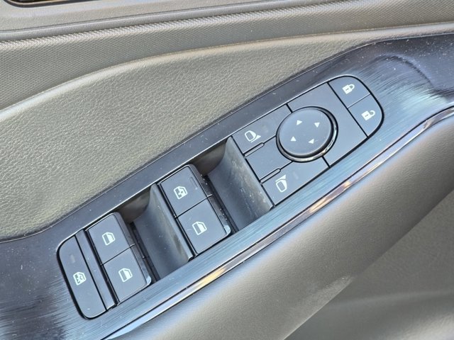 Vehicle image 25 of 32