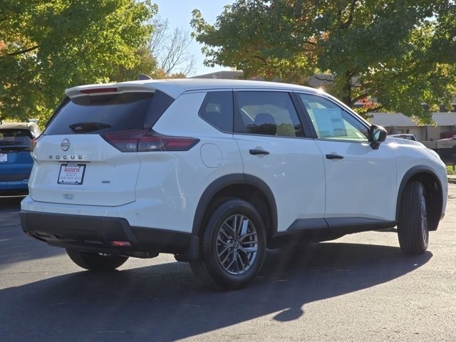 Vehicle image 17 of 32