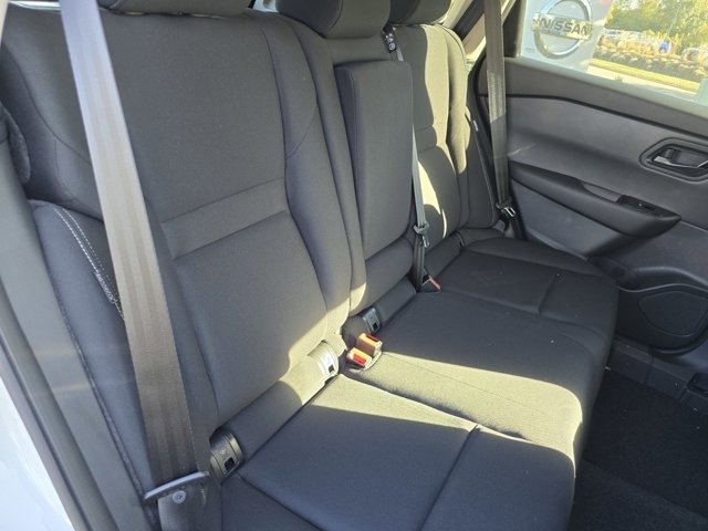 Vehicle image 21 of 32