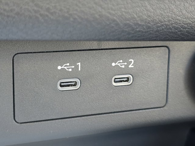 Vehicle image 7 of 32