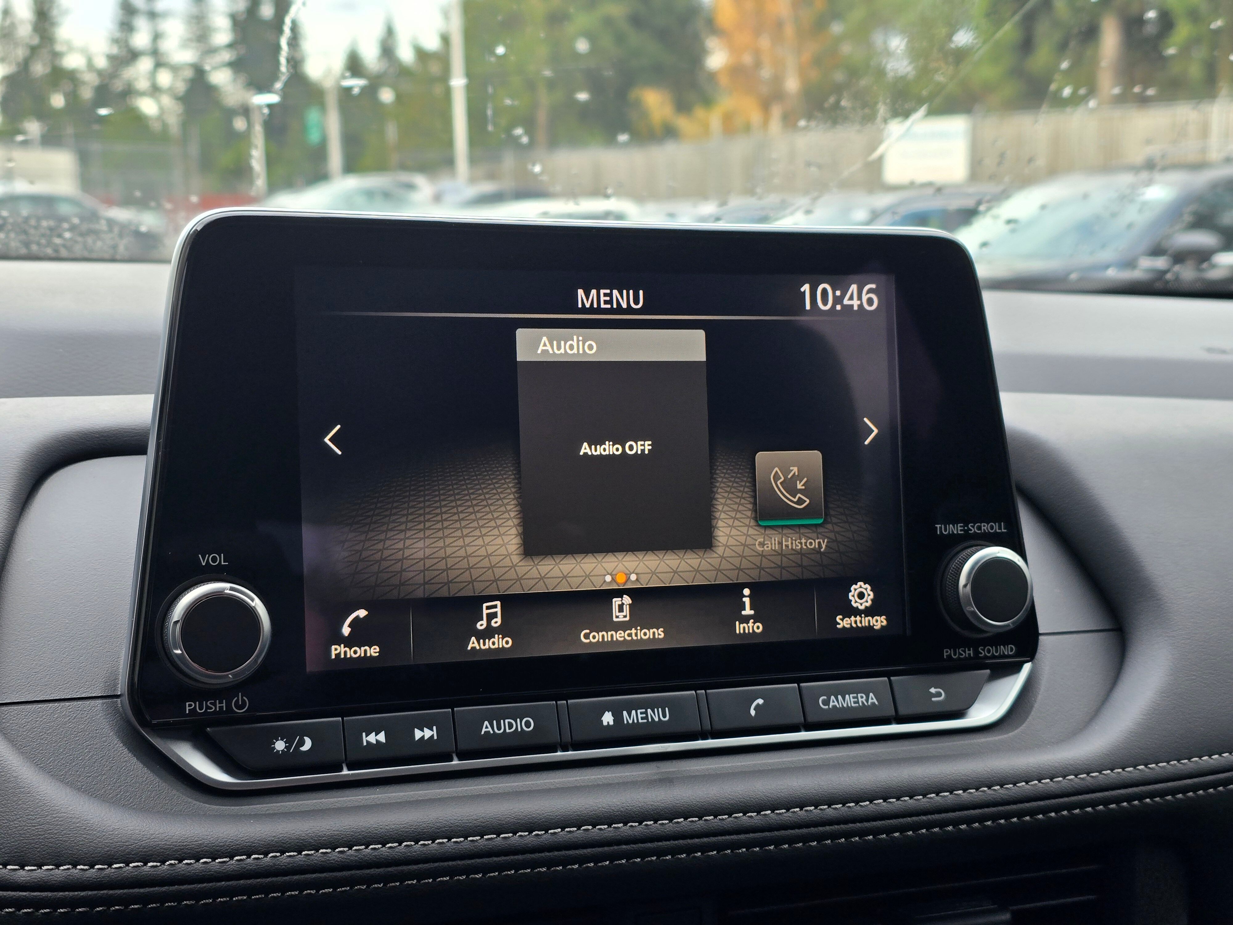 Vehicle image 17 of 24
