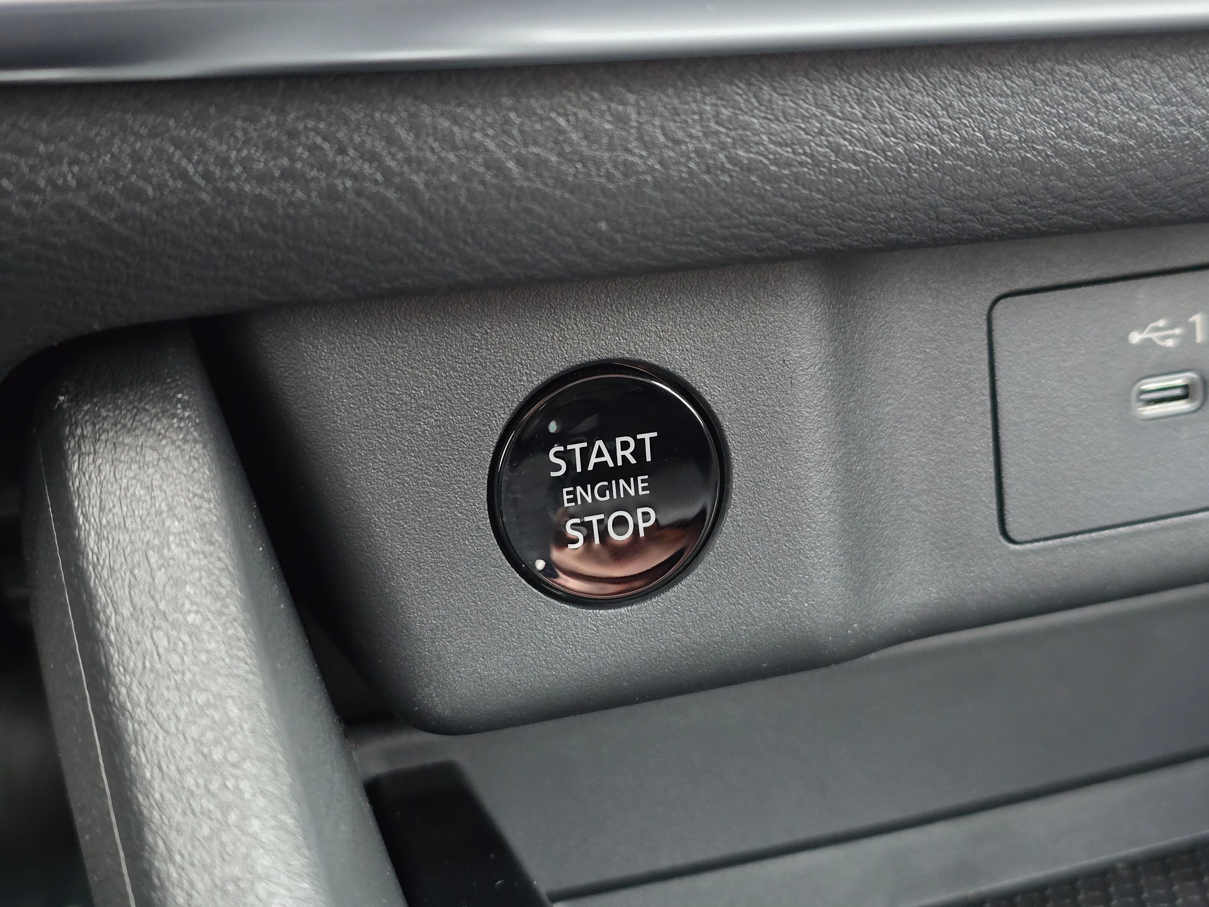 Vehicle image 23 of 24