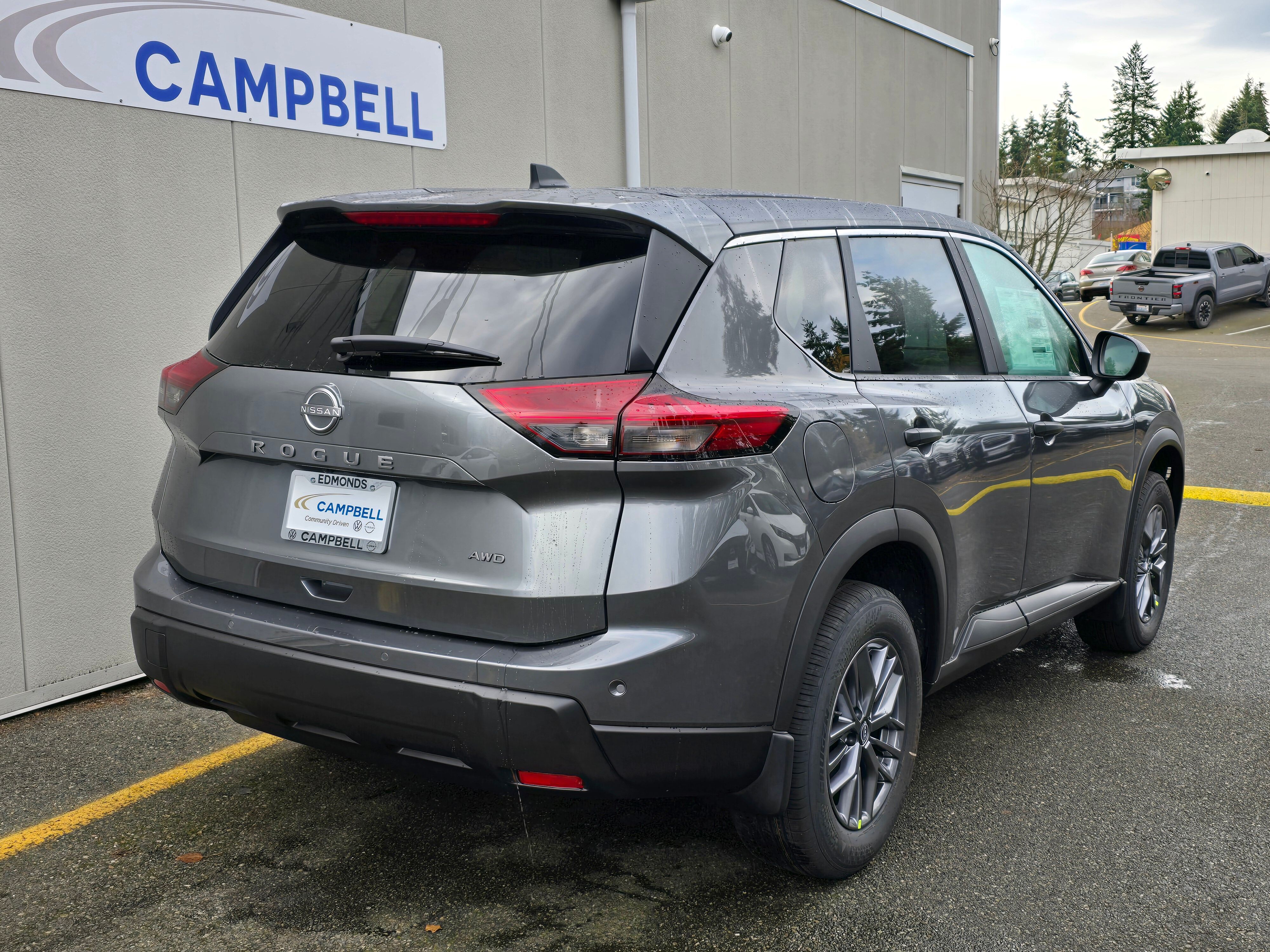 Vehicle image 4 of 24