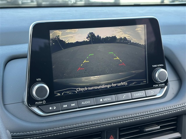 Vehicle image 14 of 18