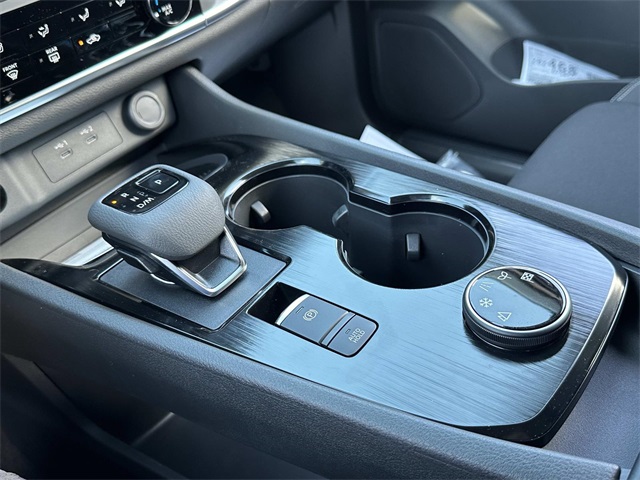 Vehicle image 15 of 18