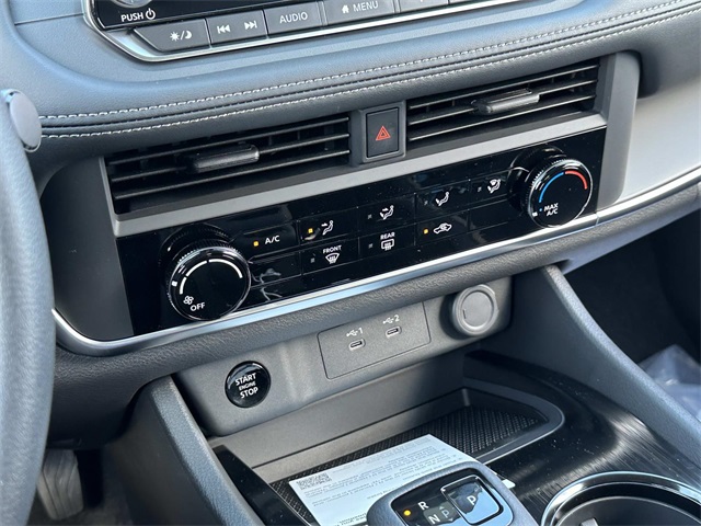 Vehicle image 16 of 18