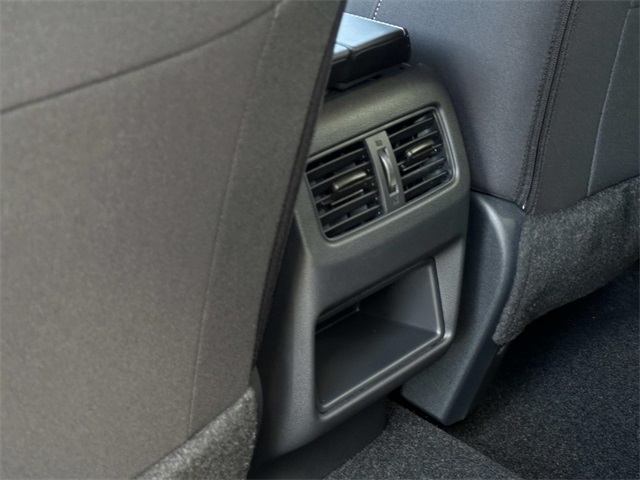 Vehicle image 17 of 18