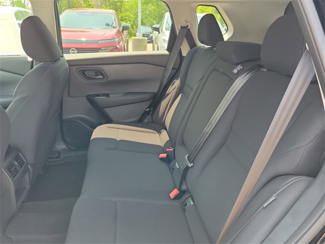 Vehicle image 24 of 26