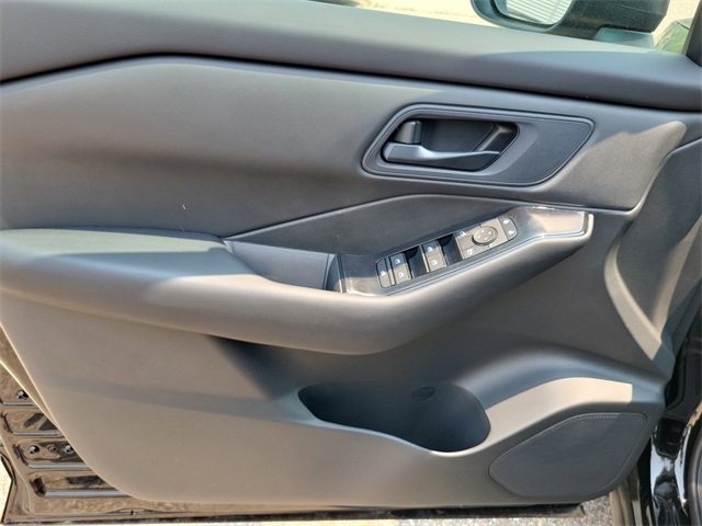 Vehicle image 18 of 26
