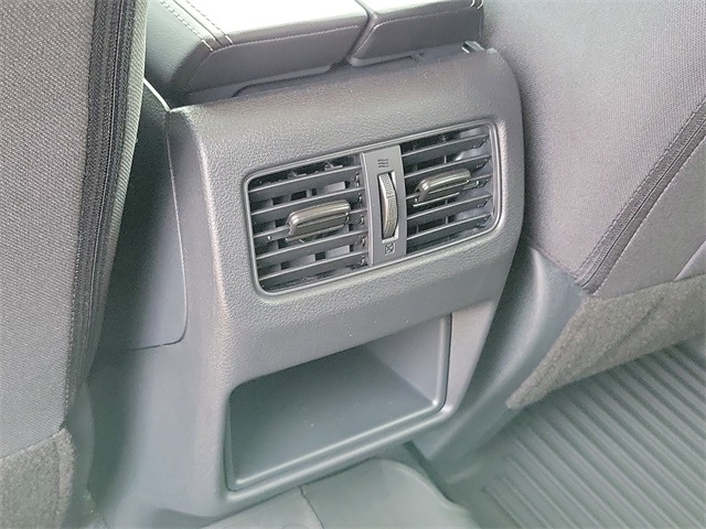 Vehicle image 23 of 26