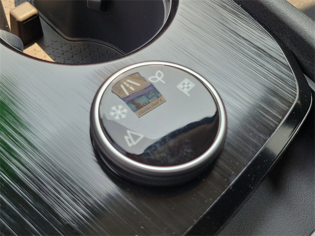Vehicle image 17 of 26