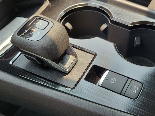 Vehicle image 16 of 26