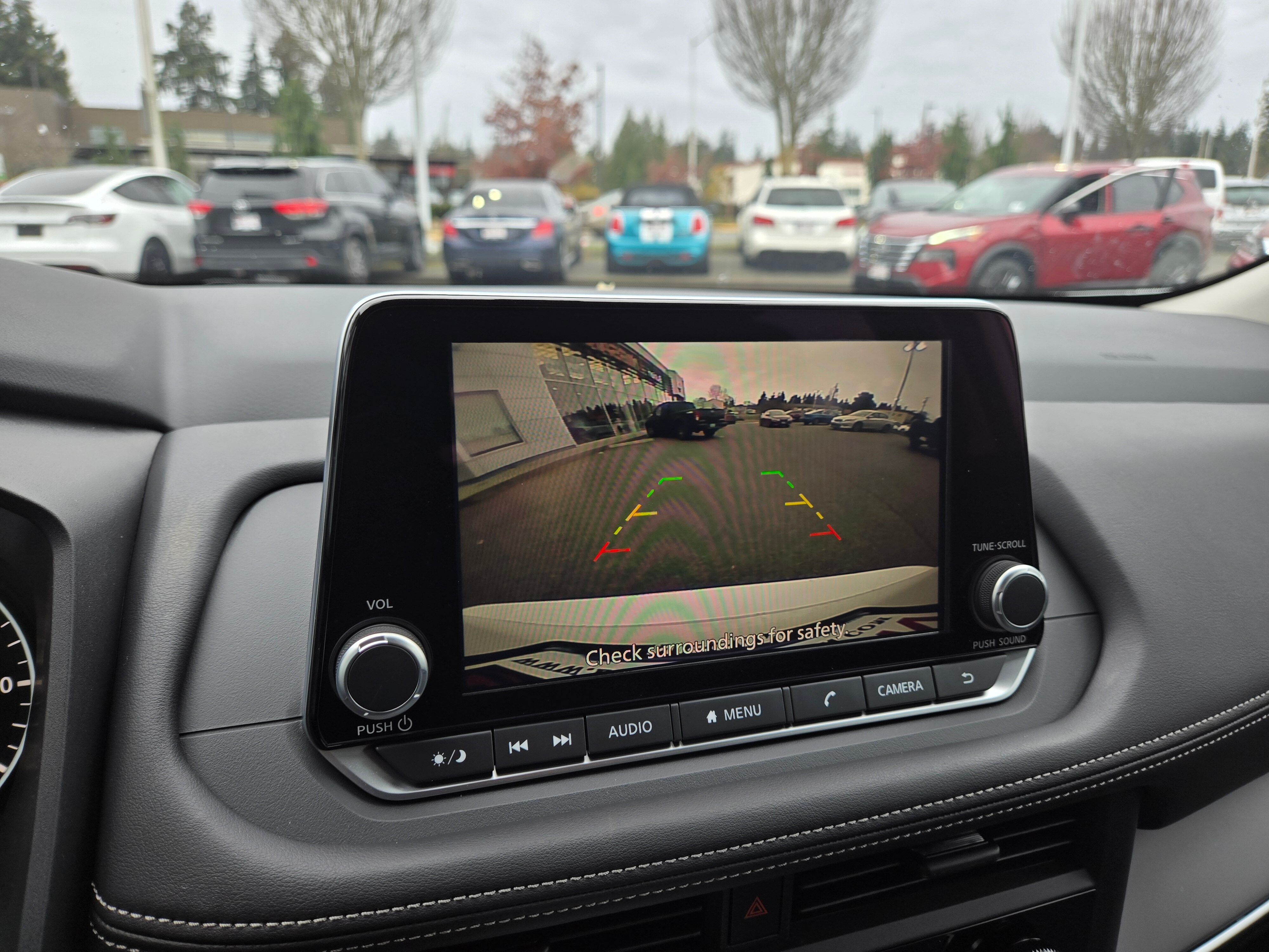 Vehicle image 17 of 24