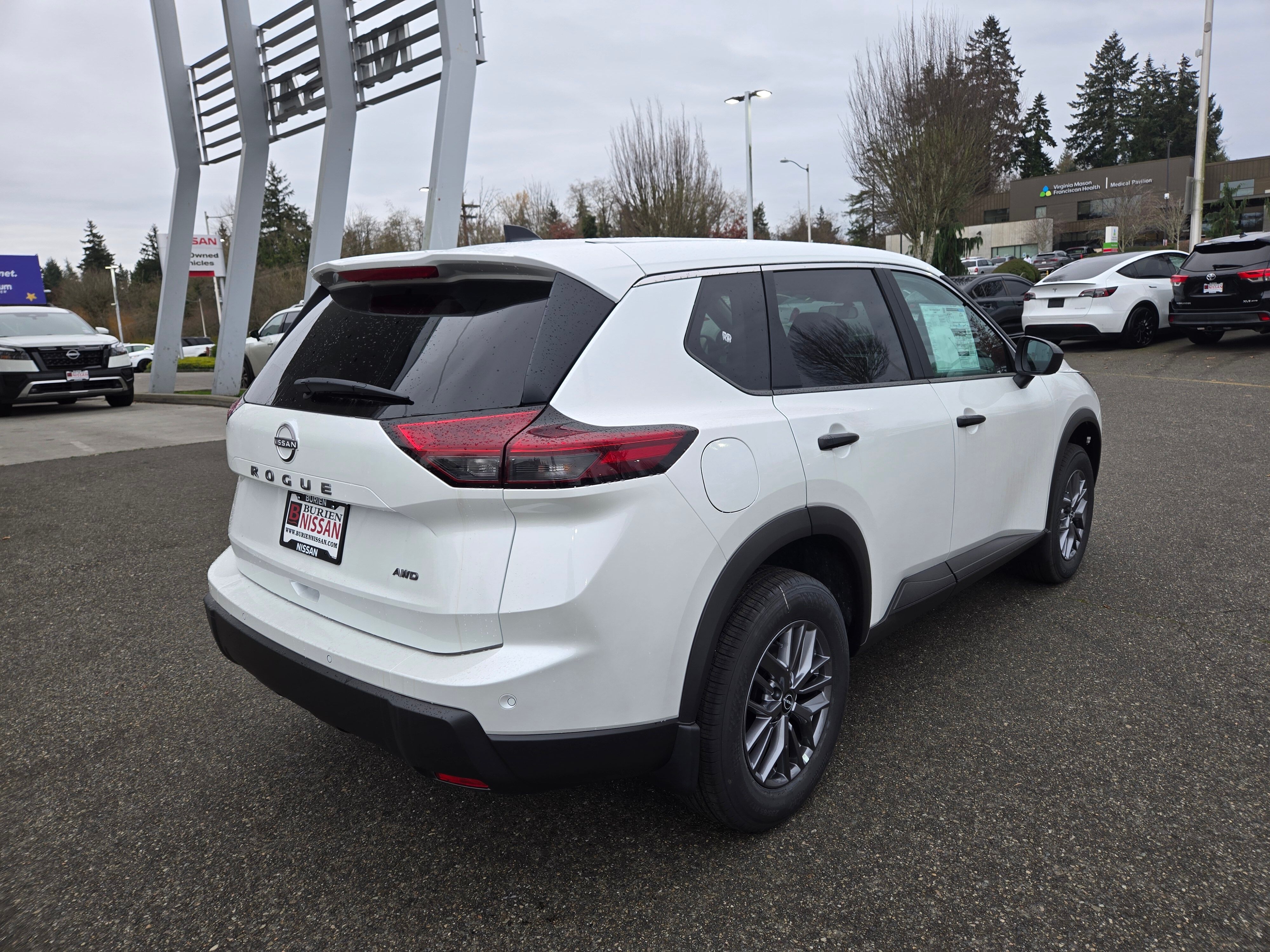 Vehicle image 4 of 24