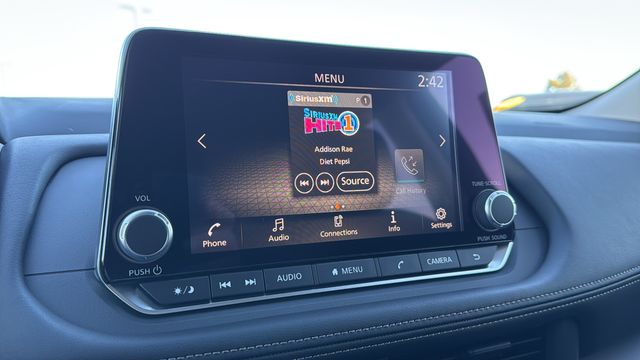 Vehicle image 27 of 35
