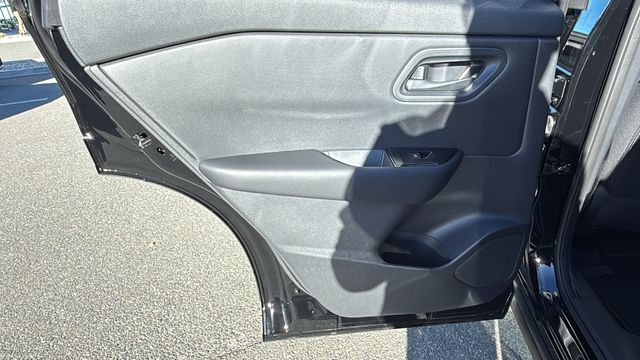 Vehicle image 13 of 35