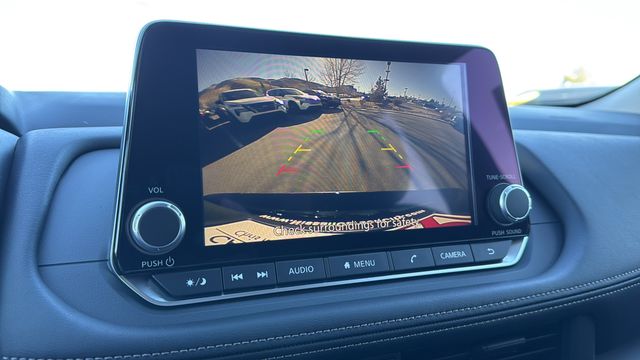 Vehicle image 28 of 35