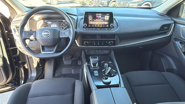 Vehicle image 17 of 35