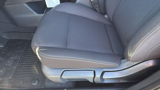 Vehicle image 21 of 35