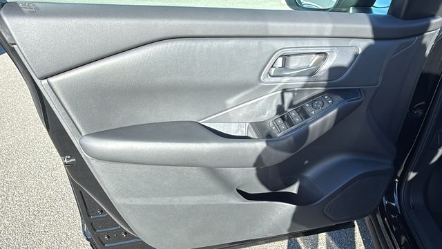 Vehicle image 19 of 35