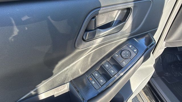 Vehicle image 20 of 35