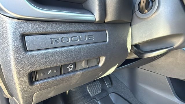 Vehicle image 33 of 35