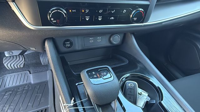 Vehicle image 25 of 35
