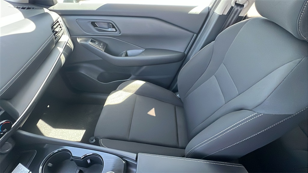 Vehicle image 12 of 30