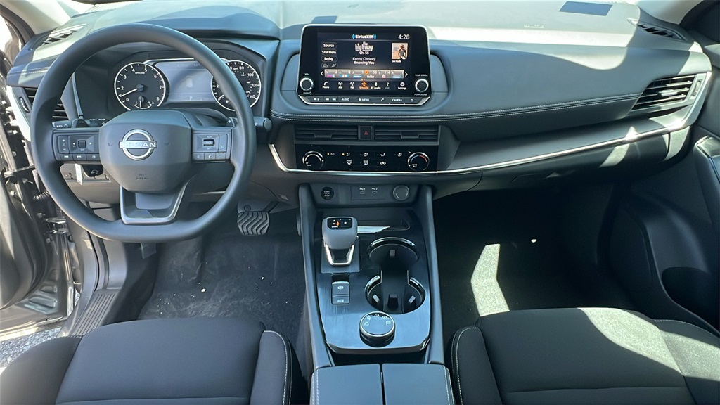 Vehicle image 26 of 30