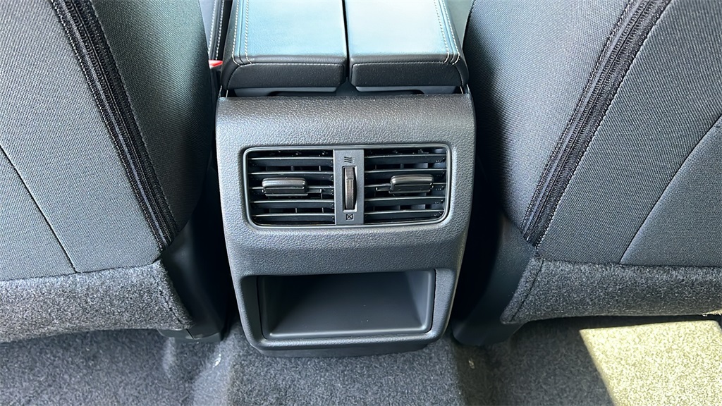 Vehicle image 25 of 30