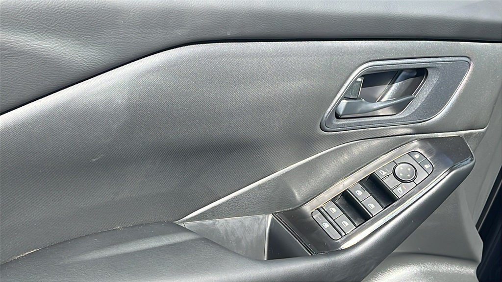 Vehicle image 22 of 30