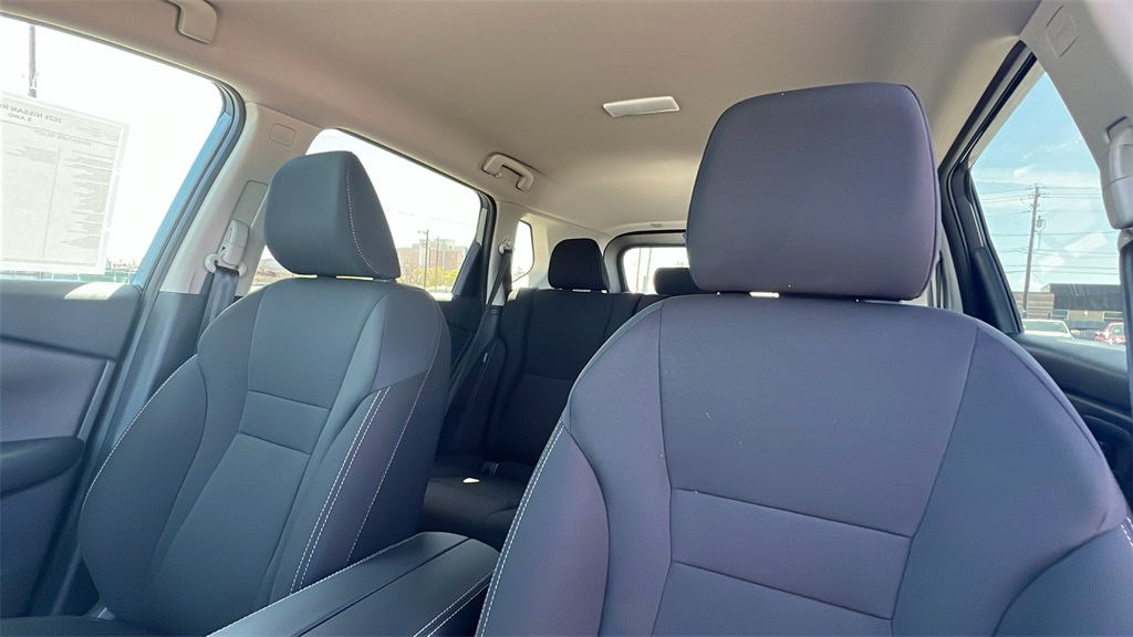 Vehicle image 11 of 30