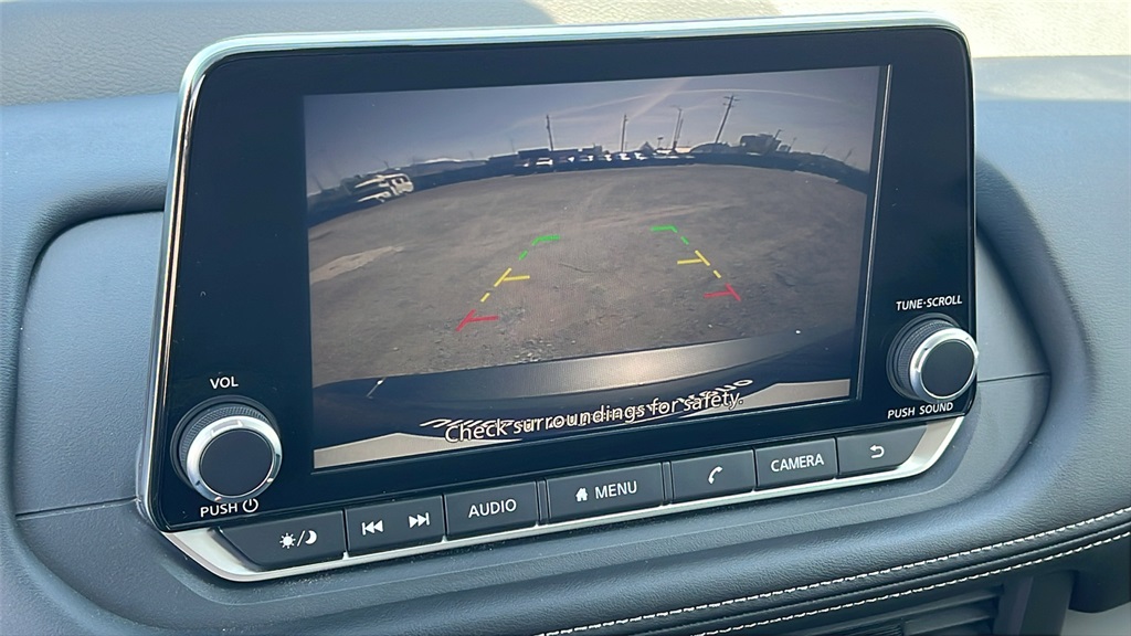 Vehicle image 16 of 30