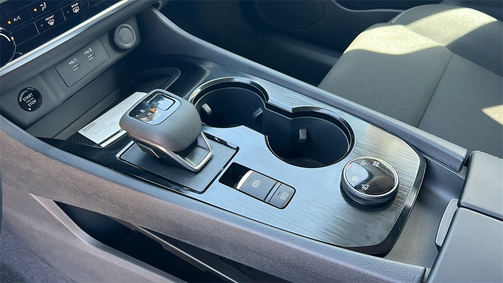 Vehicle image 13 of 30