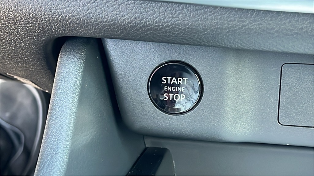Vehicle image 17 of 30