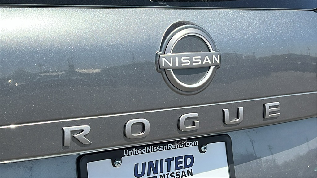 Vehicle image 28 of 30