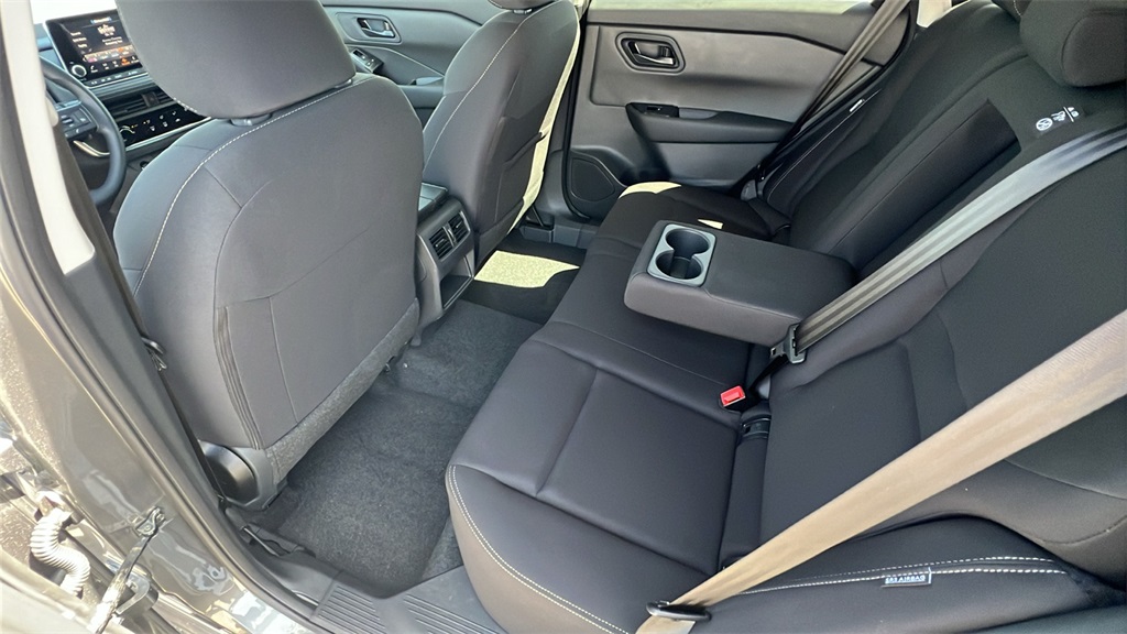 Vehicle image 24 of 30