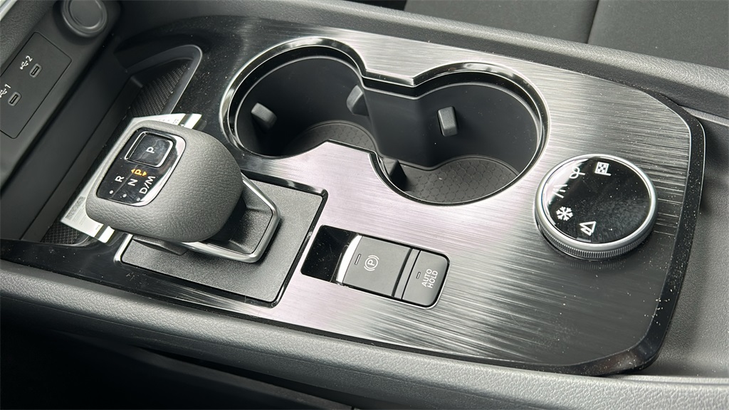 Vehicle image 14 of 30