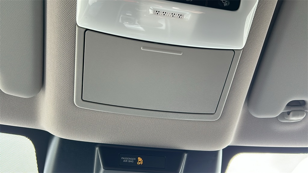 Vehicle image 17 of 30