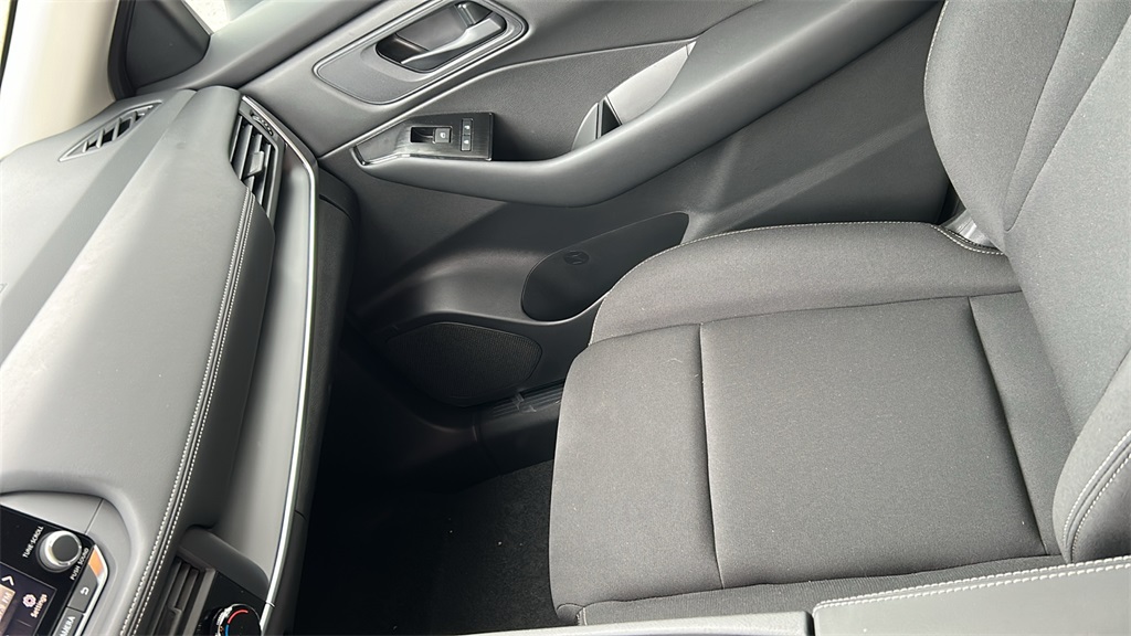 Vehicle image 22 of 30