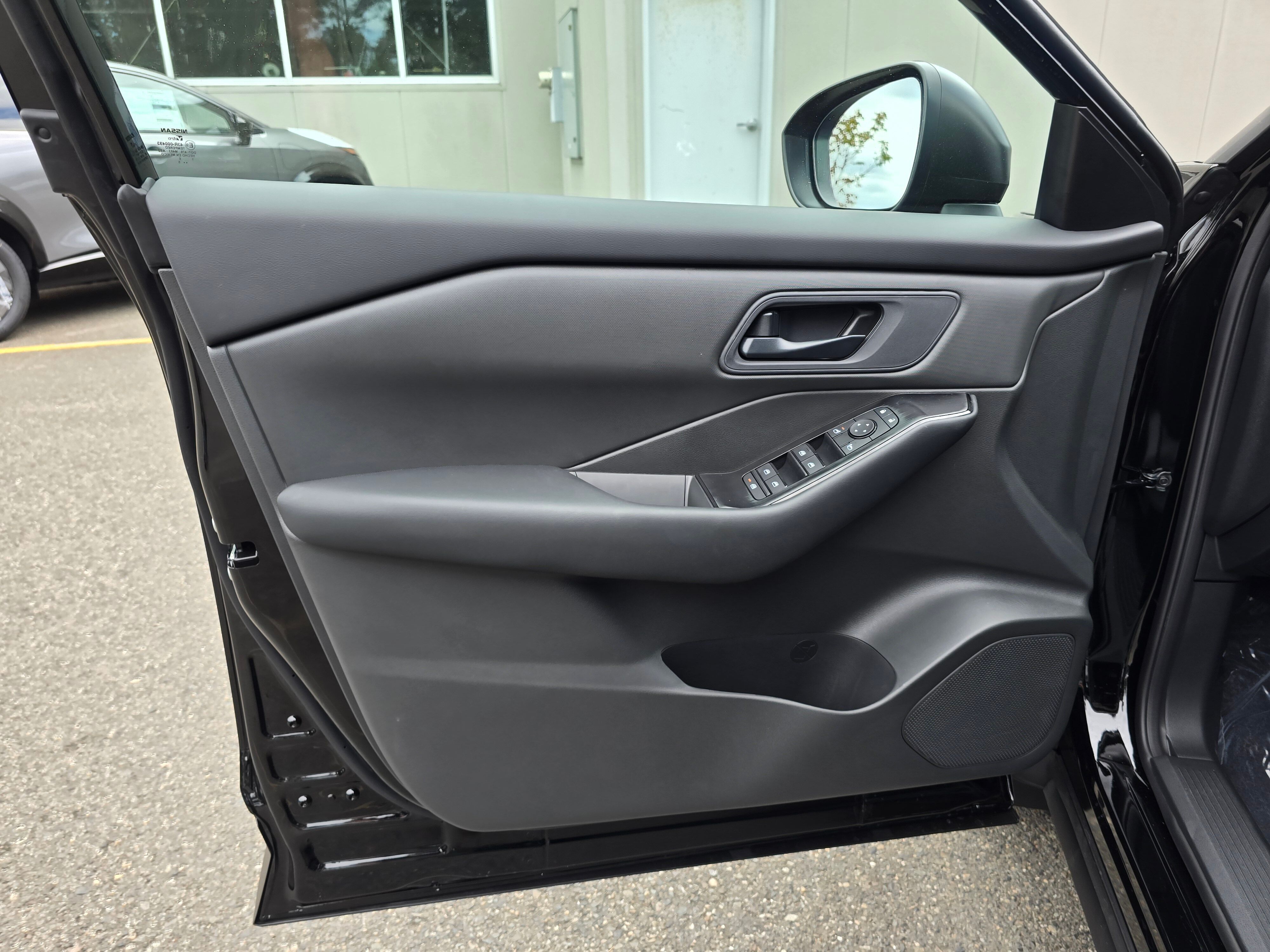 Vehicle image 23 of 26