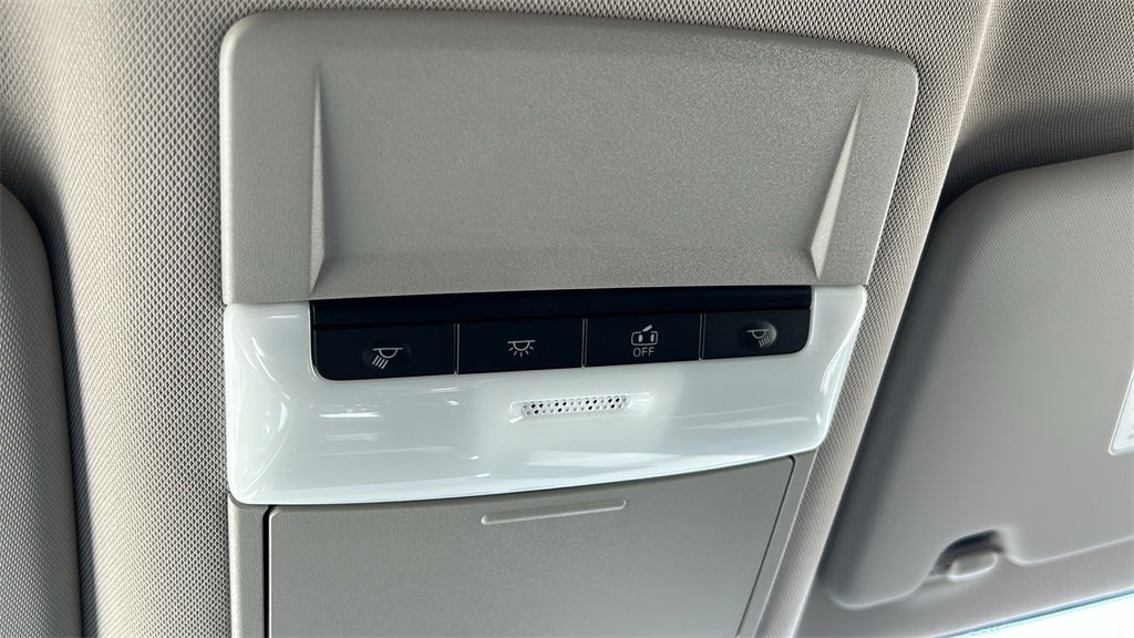 Vehicle image 17 of 30